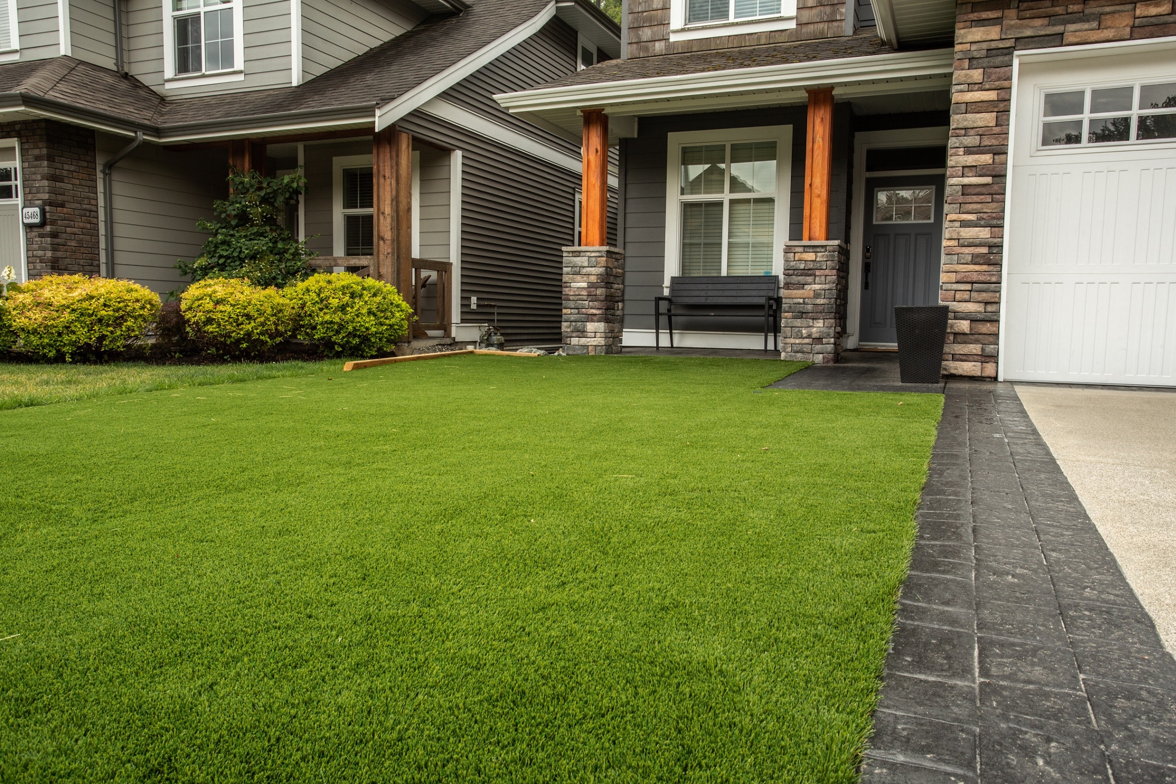 Premium Grass Blades: Chilliwack front yard using our signature natural looking turf: EverGlades